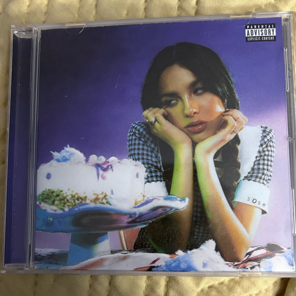 Olivia Rodrigo “Sour” alternative Target edition cover cd